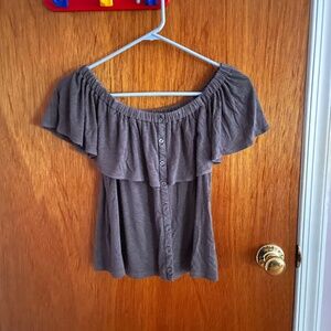 American Eagle grey top with ruffles